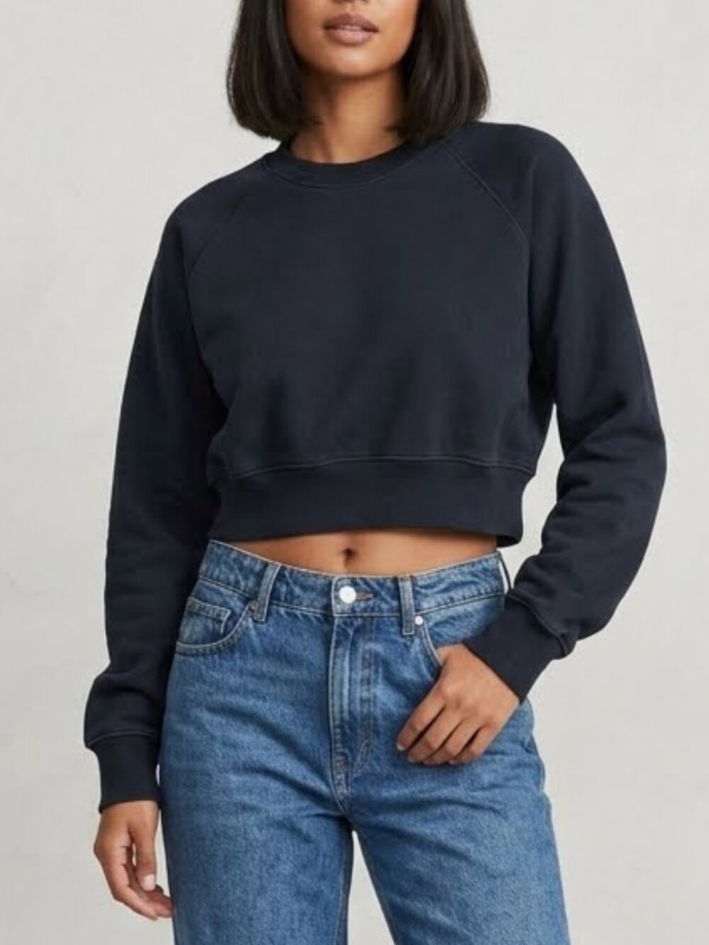 Aritzia TNA Cozy Fleece Cropped Black Sweatshirt Size Small